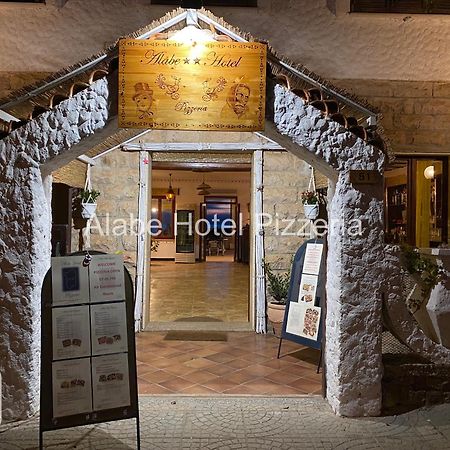 Alabe Hotel Marina Di Tresnuraghes Bagian luar foto
